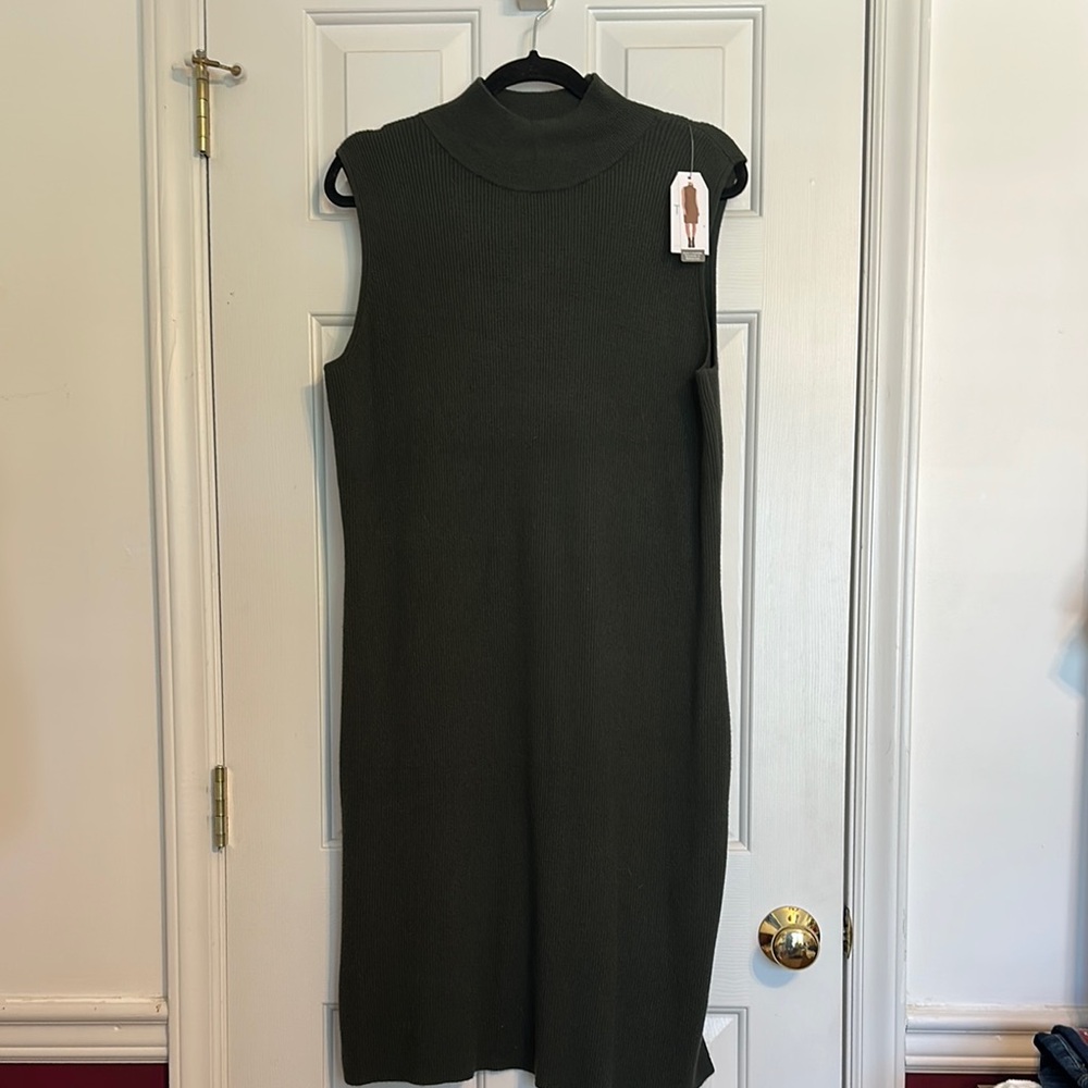 Time and Tru Green Mock Neck Sleeveless Sheath Dress